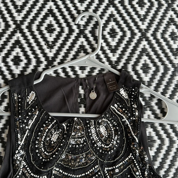 Buckle sequin top - Picture 2 of 3